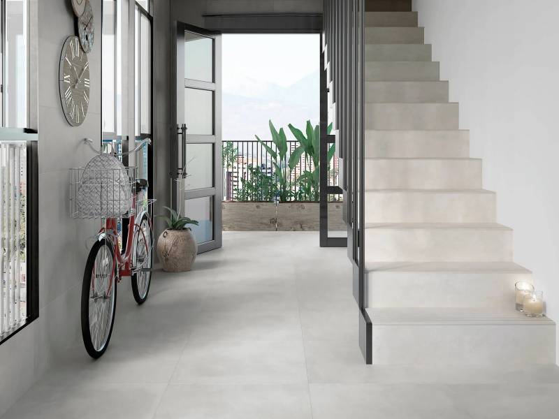 Entrée loft industriel carrelage ANTIBES NAVARTI Pearl ton gris perle