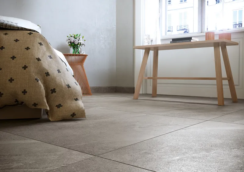 Carrelage Herberia Pietra Ligure pour intérieur avec rendu mat et naturel.